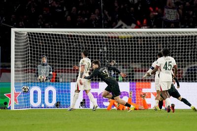 Chelsea stung by late goals as PSG claim first-leg advantage