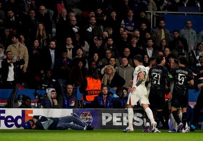 Chelsea: Pedro Neto issues apology to PSG ball boy after incident in Champions League defeat