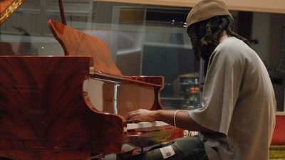 “A lot of people got a hard drive full of music and they don’t know how to finish… just tell everybody, ‘Hey, that’s what I got – hope you like it!’”: Watch Saba, No ID and Jimmy Douglass build a track from scratch