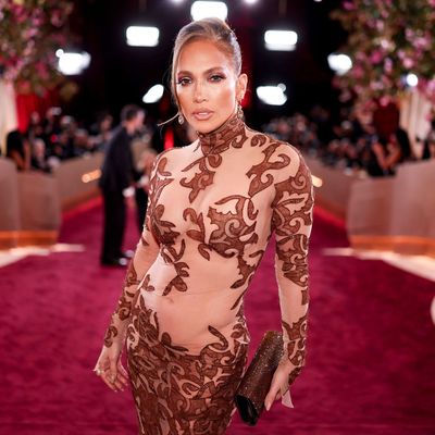 Jennifer Lopez’s Cat Eye French Manicure Is the Coolest Way to Elevate a Neutral