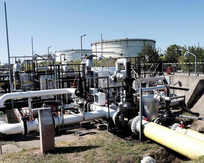 Ukraine war briefing: row between Kyiv and Hungary over pipeline carrying Russian oil deepens