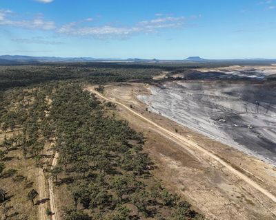 ‘Beggars belief’: calls for federal intervention after extension to ‘carbon bomb’ open-cut coalmine approved by Queensland government