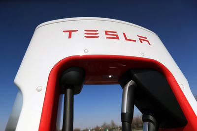 Elon Musk’s Tesla wins approval to supply electricity to British households