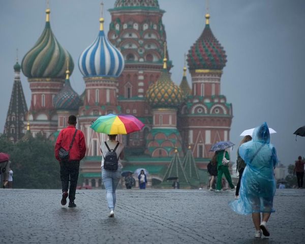 ‘A massive headache’: Russians move to walkie-talkies as internet blackouts hit Moscow