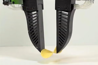 Human-level robot hand can pick up a pringle without breaking it