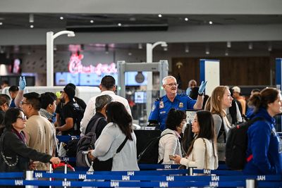 US can expect hours-long airport lines to continue as Democrats thwart DHS funding measure in shutdown standoff