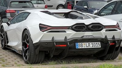 A stranger vandalized a $1M Lamborghini parked in a handicapped space, and the owner’s defense made things worse