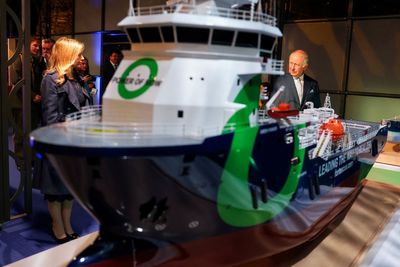 King shown ‘fantastic’ innovations at sustainability event