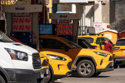 US eases sanctions on Russian oil in bid to ease energy crisis