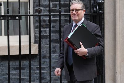 UK economy failed to grow in January in blow for Starmer