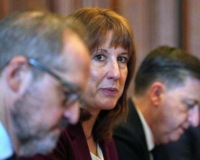 UK economy unexpectedly flatlined in January, official figures show