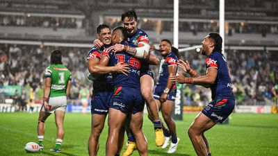 Warriors show wow-factor to stay perfect in NRL