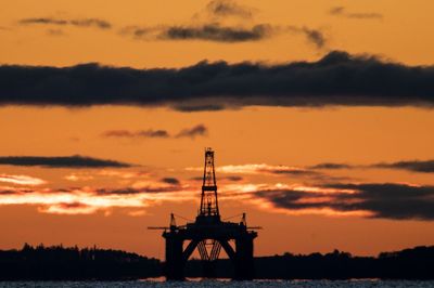 Oil prices teeter above 100 dollars as US temporarily loosens Russian sanctions