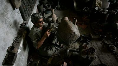 Engraved portraits on tombstones keep memories alive in Pakistan