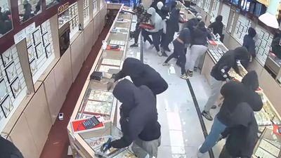 $1.7 million jewellery heist in 70 seconds: Masked gang storms Indian-American family’s California store