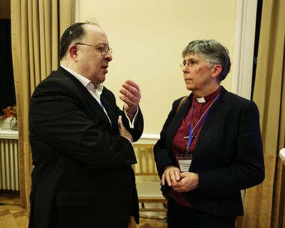 Rabbi vows to defy far-right harassment of Jewish-based refugee support work