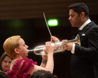 Hallé/Chauhan/Helseth review – Muhly paints doom with Helseth’s gleaming trumpet