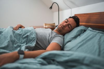 How to choose a mattress for back sleepers, according to experts