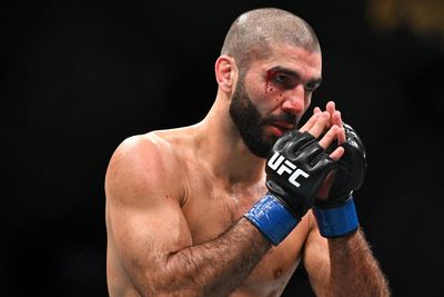 Canadian UFC fighter wants to spoil Trump’s 80th birthday party during White House lawn event