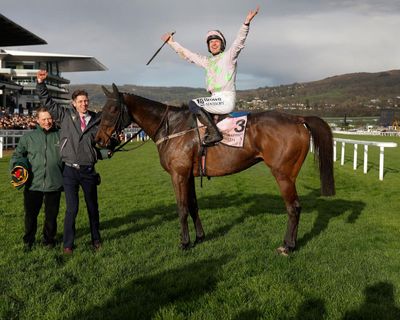 Gaelic Warrior routs Gold Cup field and carries Mullins into record books