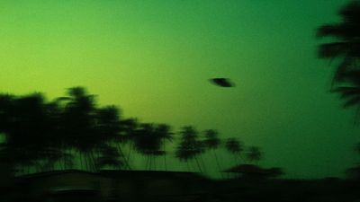 Eerie Trio of UFO Baffles Experts After Video Shows Mysterious Lights Moving in Formation Above New York City