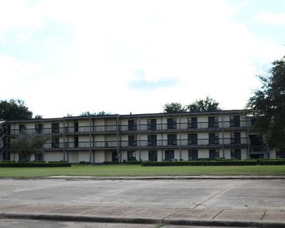 Trump officials set to expand migrant family detention at Louisiana airport