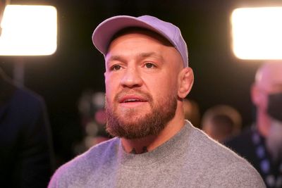 Former UFC champion lays down gauntlet for Conor McGregor after White House snub