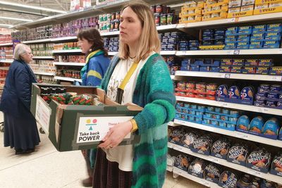 Activists carry out shoplifting campaign to ‘liberate boxes of food’