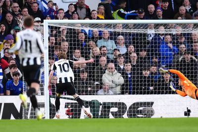 Anthony Gordon scores the only goal as Newcastle win at Chelsea