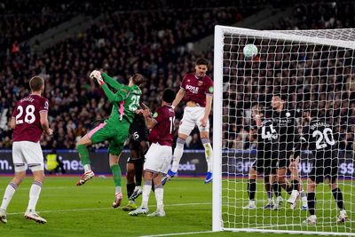 Man City watch Premier League title bid falter after being held by West Ham