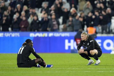 West Ham hold Manchester City to damage Premier League title bid