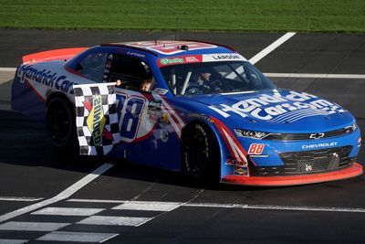 Kyle Larson wins NASCAR O'Reilly race at Las Vegas, extending JRM streak