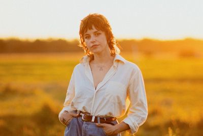 Singer-songwriter Cat Clyde: ‘I moved around a lot – my parents were pretty chaotic people’