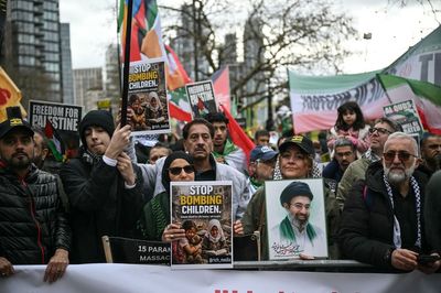 London protests LIVE: Pro-Iran protesters hold ‘boom boom Tel Aviv’ placards as thousands gather for Al-Quds rally