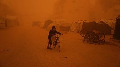 Massive sandstorm sweeps through Gaza