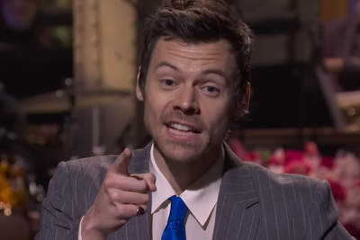 Harry Styles addresses ‘queerbaiting’ criticism in SNL opening monologue