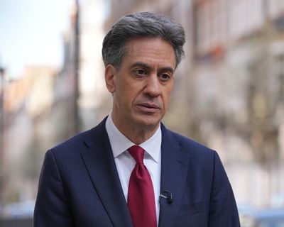 UK may send ships and mine-hunting drones to help open strait of Hormuz, says Miliband