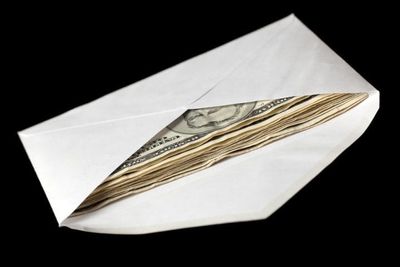 Cash Stuffing Is Back — Why Gen Z Is Ditching Credit Cards