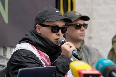 Taoiseach declines to ‘get involved in ping pong’ between Starmer and Kneecap