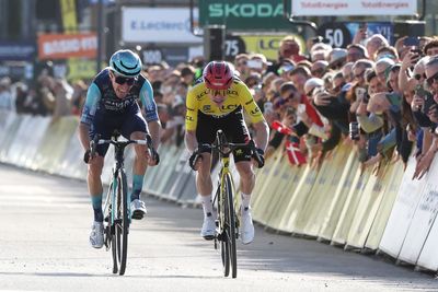 Lenny Martinez steals Paris-Nice stage 8 win ahead of Jonas Vingegaard, who secures general classification victory