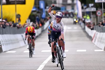 Karlijn Swinkels sprints to first WorldTour victory at the Trofeo Alfredo Binda, denying Anna van der Breggen