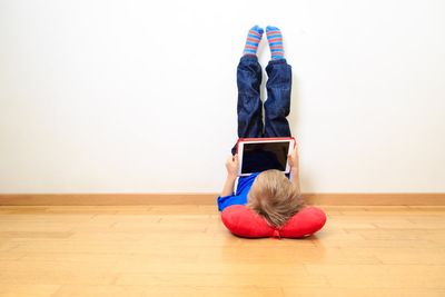Here’s how much screen time young children are really getting