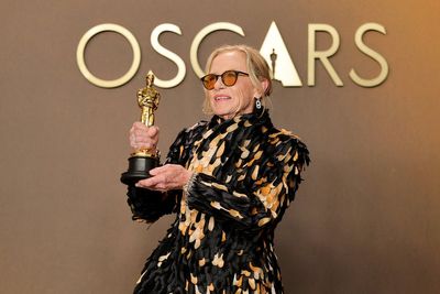 ‘This must be a special day because I’m shaving my legs!’ Amy Madigan’s hilarious reaction to Oscar win