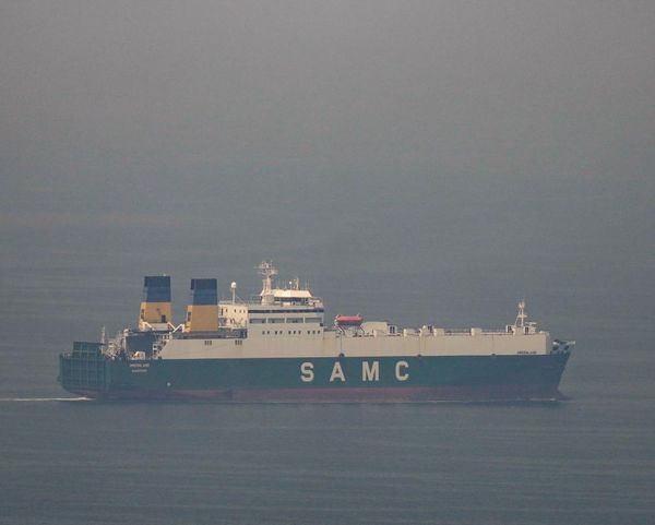 Middle East crisis live: Trump increases pressure on allies over strait of Hormuz; flights suspended at Dubai airport