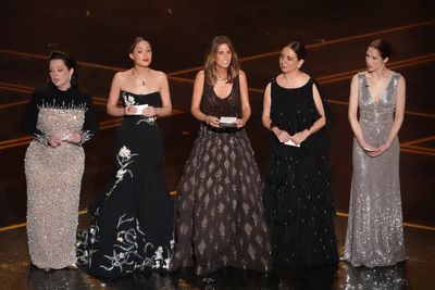 Bridesmaids cast reunite on Oscars stage and read out fake audience notes