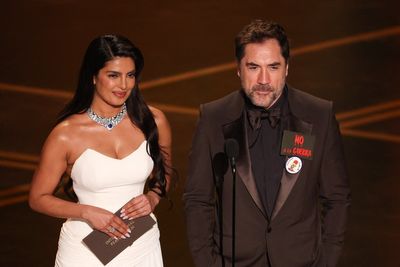 Politically charged Oscars sees peace pins and protests
