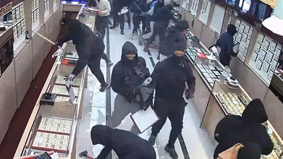 Gang of thieves steals £1.2 million worth of jewellery during 70-second California store robbery