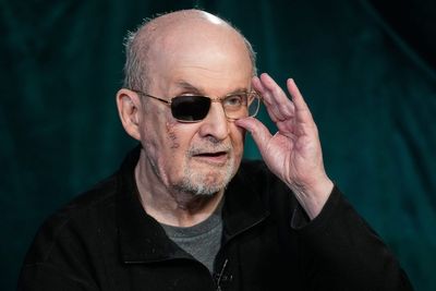 Salman Rushdie says he is a writer not a free speech symbol