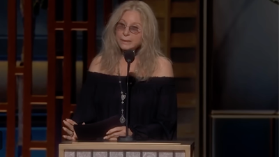 Streisand Sings 'The Way We Were' at Oscars, Reveals She Signed Last Note to Redford 'Babs'