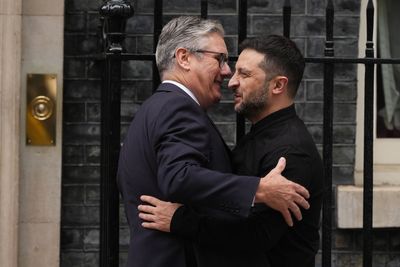 Starmer set for Zelensky talks amid Russian oil ‘windfall’ fears